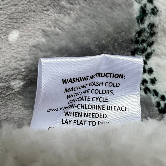 NWT! Wonderful Super Soft Penguin Sherpa Blanket - Picture 11 of 11